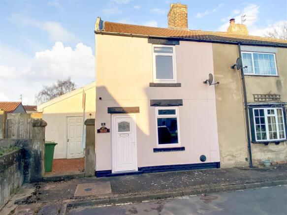 2 bed property, in Northside, £100,000