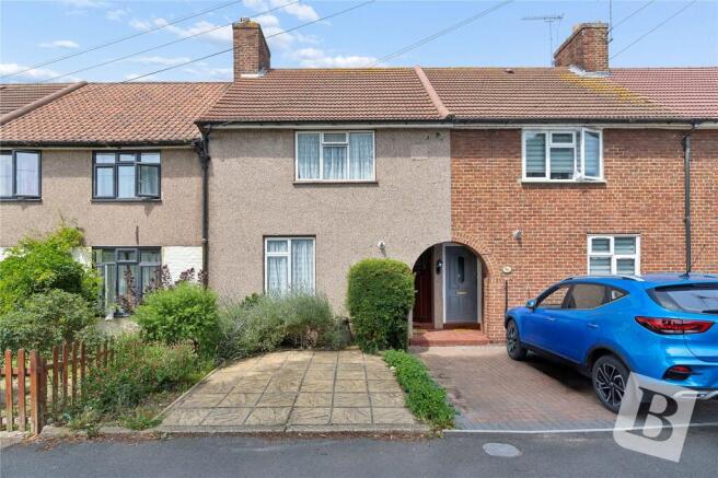 2 bed property, in Walnut Tree Road, £400,000
