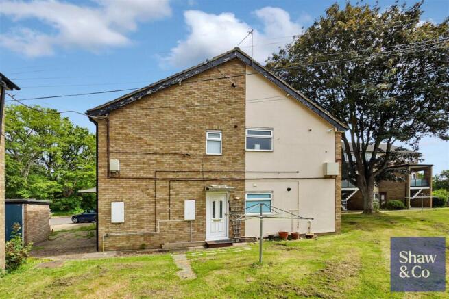 2 bed property, in Conway Road, £315,000