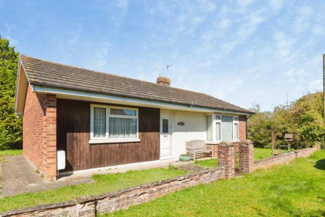 2 bed property, in Marlborough Drive, £300,000