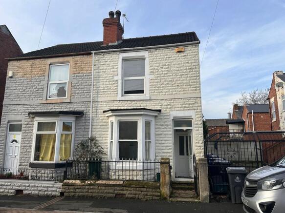 2 bed property, in Belmont Street, £80,000