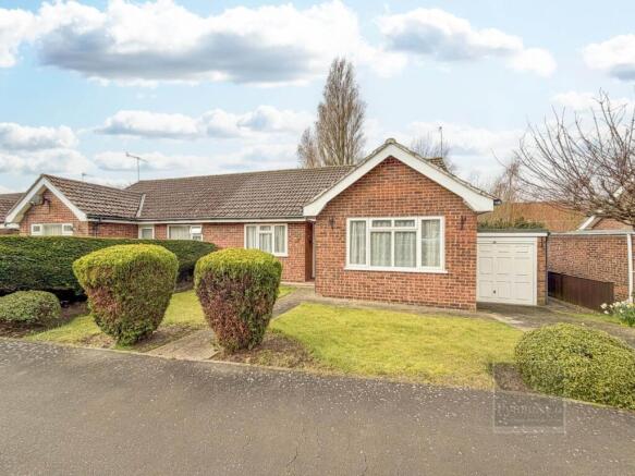 2 bed property, in Ellenhill, £265,000