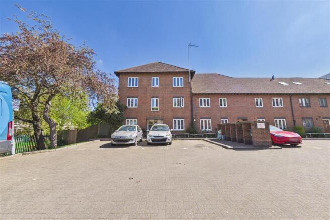 1 bed property, in New River Way, £340,000