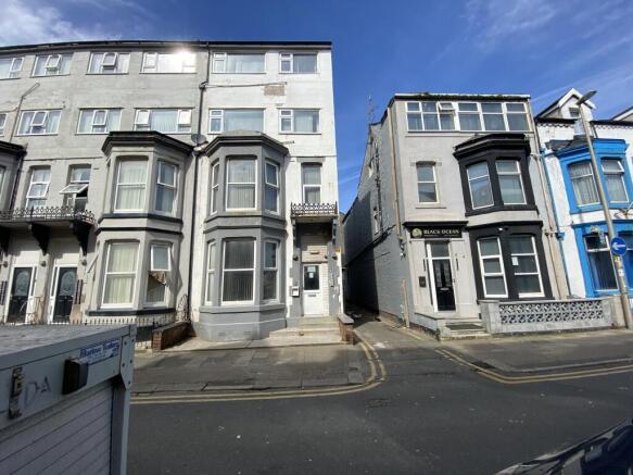 8 bed property, in 8 Hull Road, £135,000
