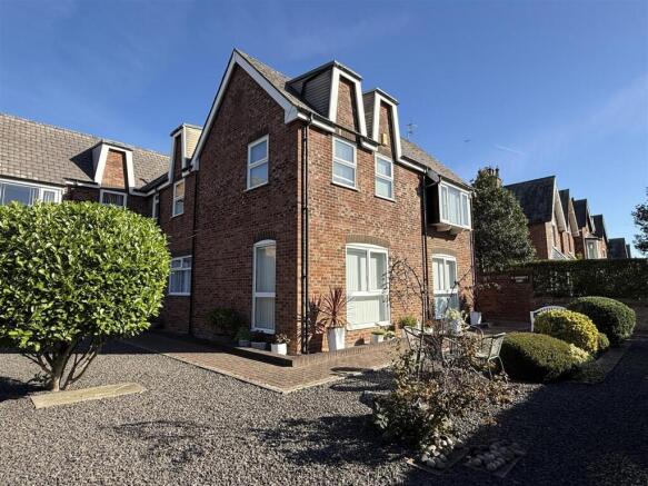 2 bed property, in St Cuthberts Court, £349,000