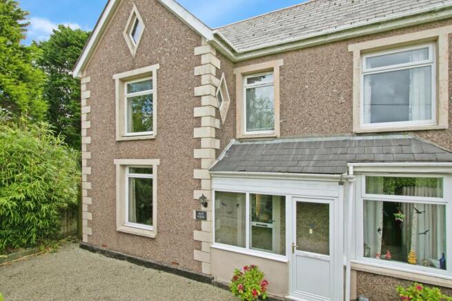 4 bed property, in Fraddon, £440,000