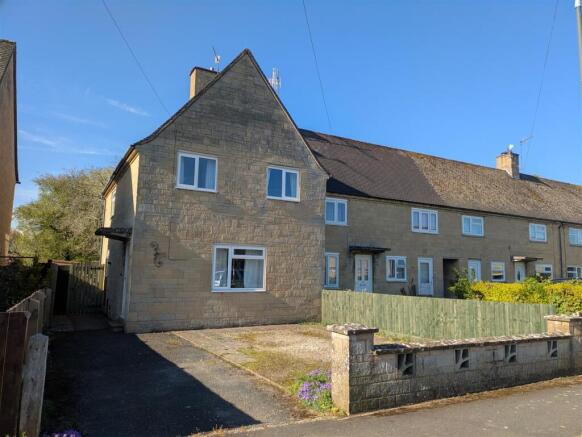 3 bed property, in Rye Close, £325,000