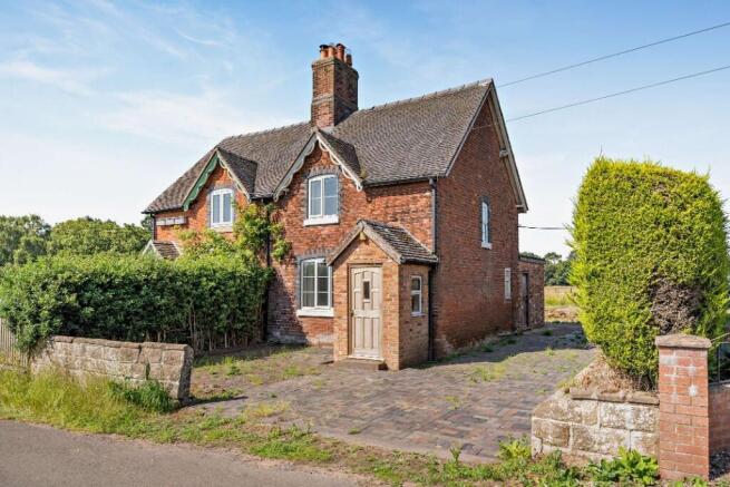 3 bed property, in 3 Colehurst Cottages, £250,000