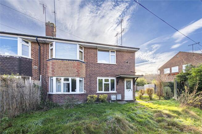 2 bed property, in Bourne End Lane, £300,000