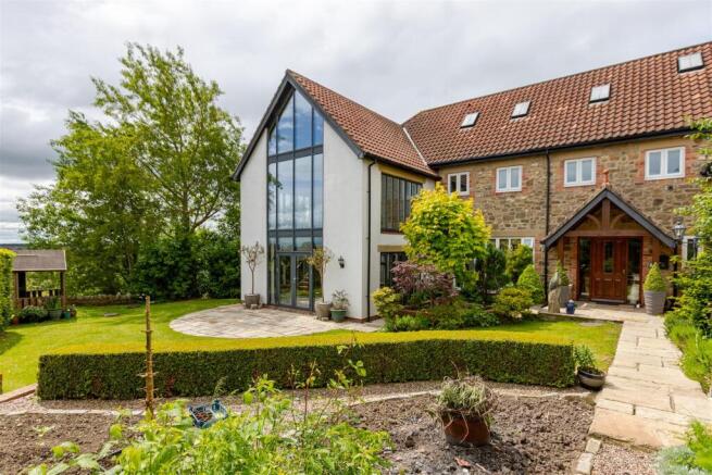 5 bed property, in The Brambles, £970,000