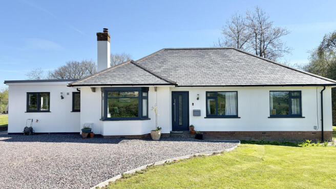 4 bed property, in Hillcommon, £700,000