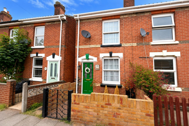 3 bed property, in Canterbury Road, £270,000
