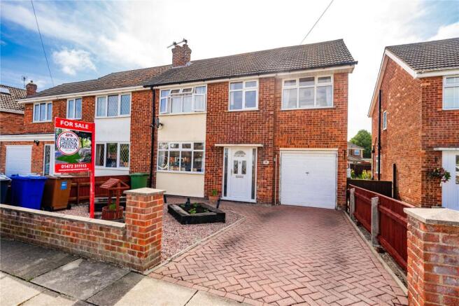 4 bed property, in Ancaster Avenue, £200,000