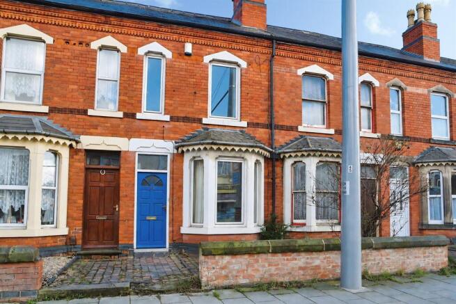 2 bed property, in Chilwell Road, £210,000