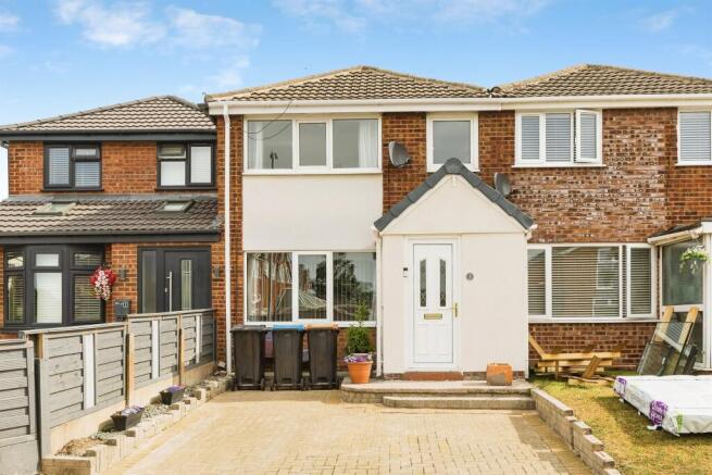 3 bed property, in Ferndale Avenue, £160,000