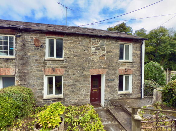 3 bed property, in Sladesbridge, £225,000