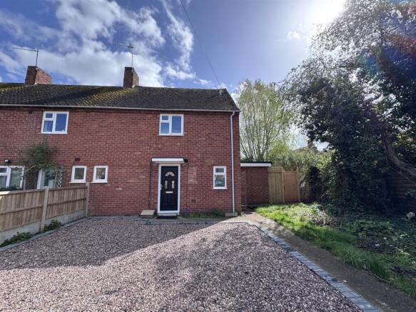 2 bed property, in Grange Road, £280,000