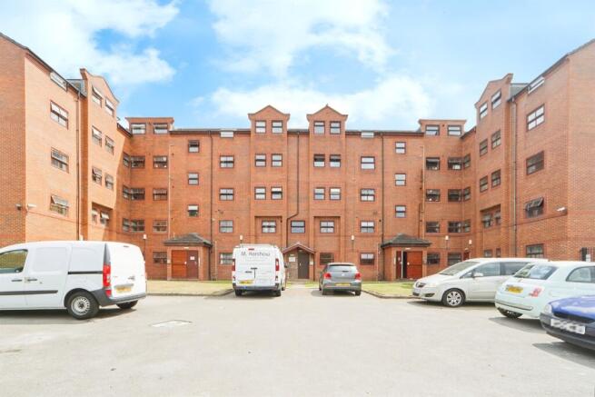 3 bed property, in Belle Vue Road, £110,000