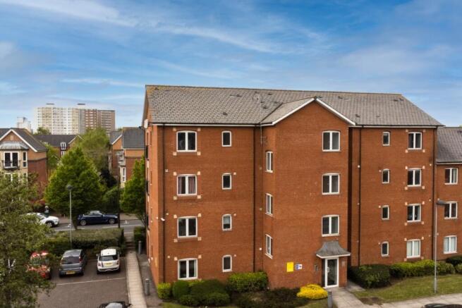 2 bed property, in Amity Court, £200,000