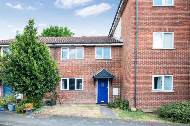 3 bed property, in Myrna Close, £600,000