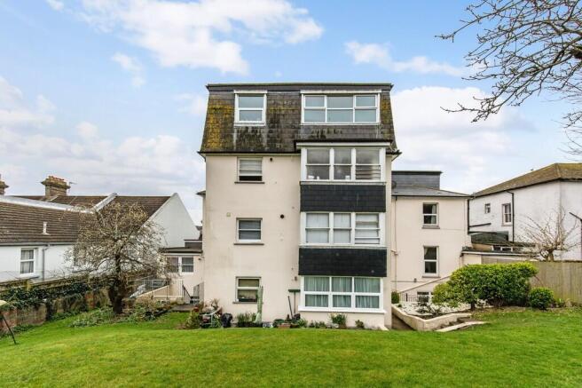 2 bed property, in Richmond Road, £275,000