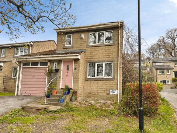 4 bed property, in Abbey View, £315,000
