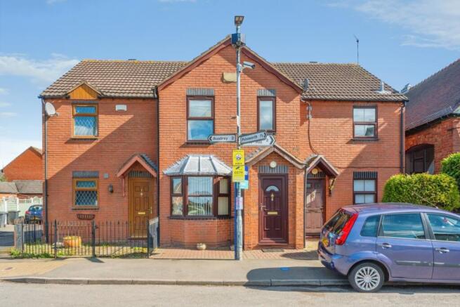 2 bed property, in Austrey Road, £160,000