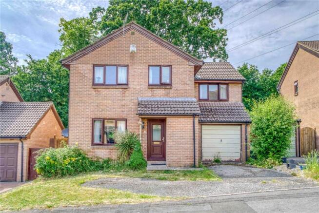 4 bed property, in Clover Drive, £385,000