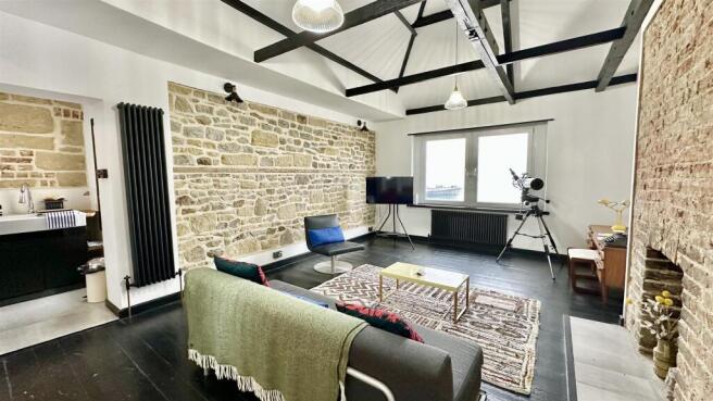 1 bed property, in Eversfield Place, £220,000