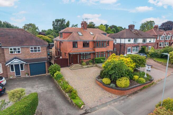 4 bed property, in Mill Hill Lane, £500,000