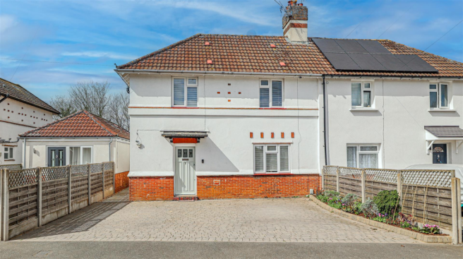 4 bed property, in Curtis Road, £625,000