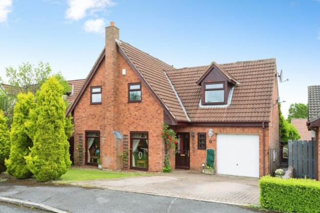 4 bed property, in Acorn Drive, £285,000