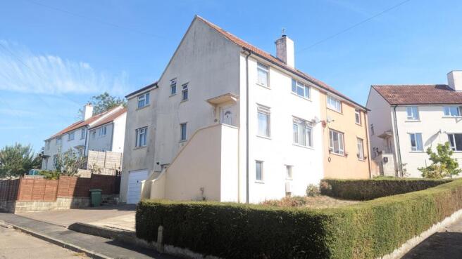 4 bed property, in Sealey Crescent, £345,000