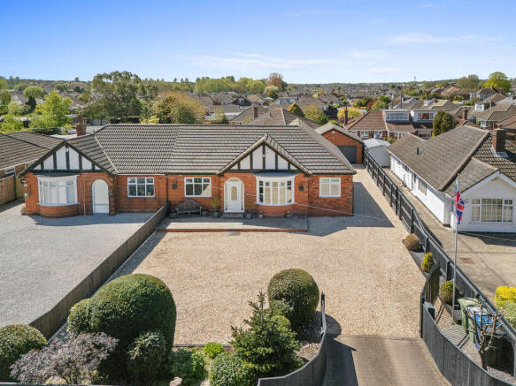 5 bed property, in Church Avenue, £347,500