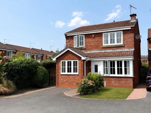 3 bed property, in Allwoods Close, £400,000