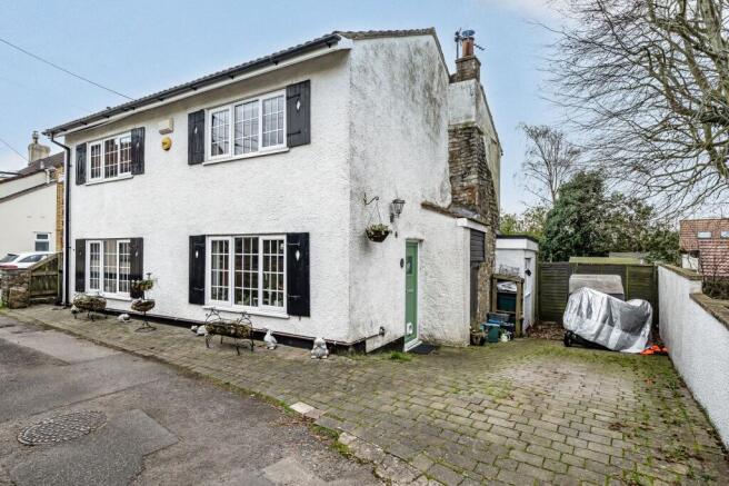 3 bed property, in The Square, £450,000