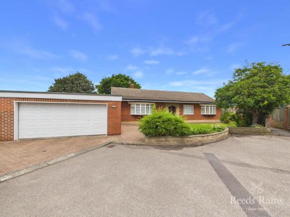 4 bed property, in Dovecote Close, £299,950