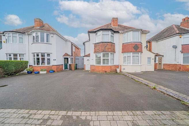 4 bed property, in Marshall Lake Road, £350,000