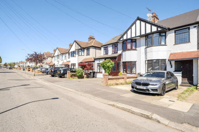 3 bed property, in Dunspring Lane, £510,000