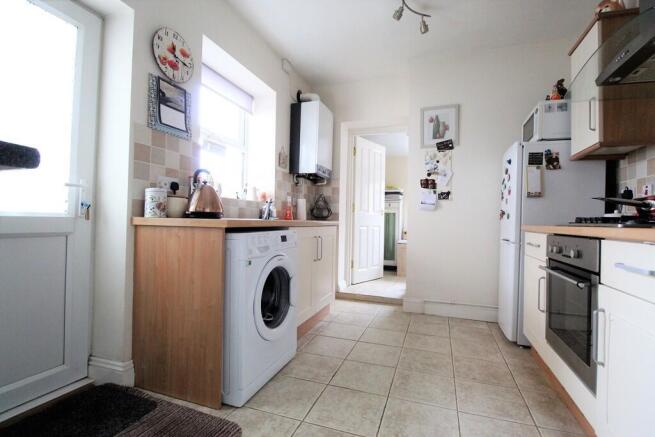 1 bed property, in Russell Road, £150,000