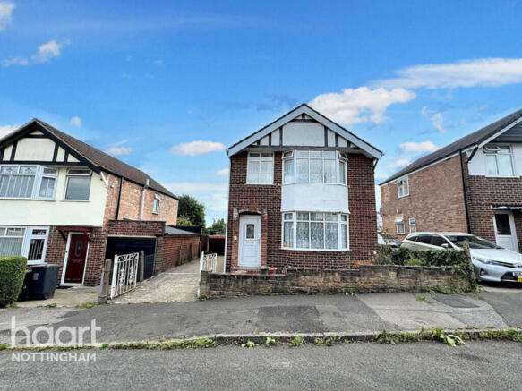 3 bed property, in Southlea Road, £220,000