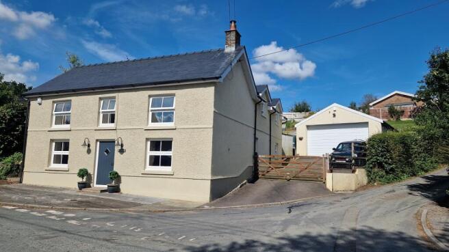 4 bed property, in Penybanc, £425,000