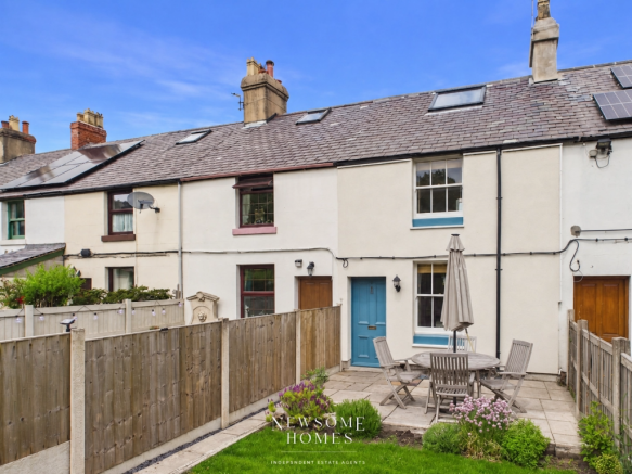 2 bed property, in Railway Terrace, £185,000