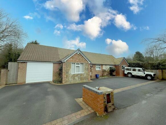 4 bed property, in Station Road, £725,000