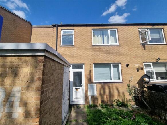 4 bed property, in Warwick Court, £175,000