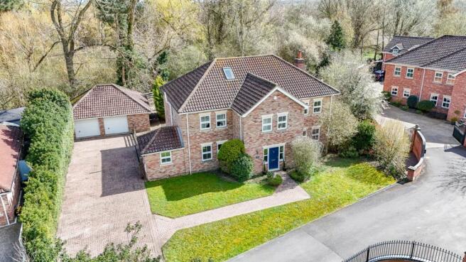 6 bed property, in Setchey, £690,000