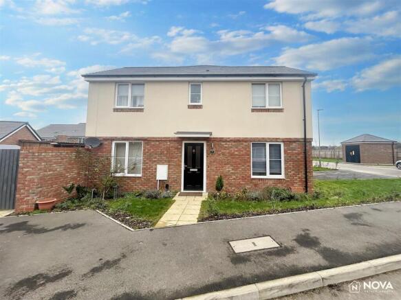 3 bed property, in Lynchets Road, £425,000
