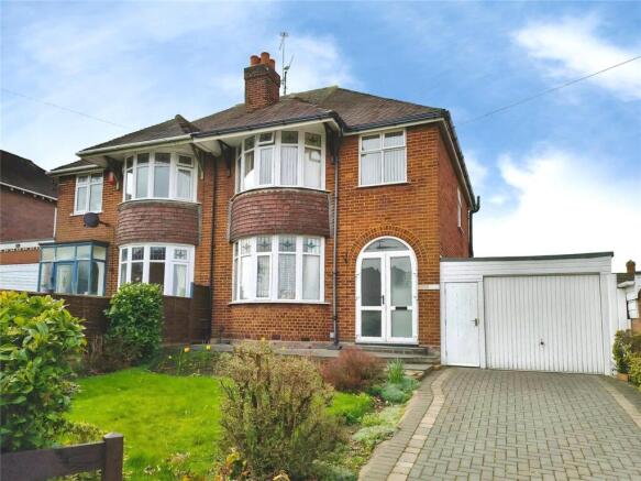 3 bed property, in Admaston Road, £170,000