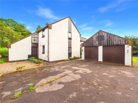 4 bed property, in Staddlestones Park, £460,000