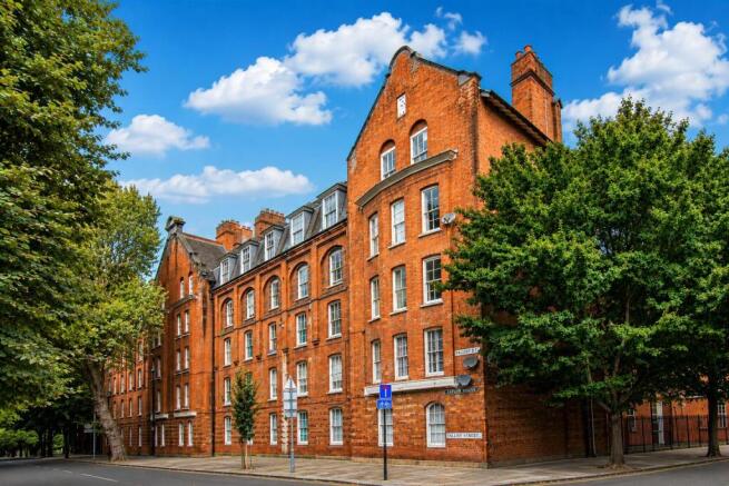 3 bed property, in Palissy Street, £575,000